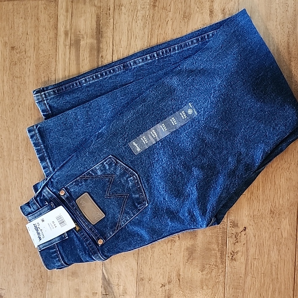 NWT Wrangler cowboy cut slim fit jeans size 9x32